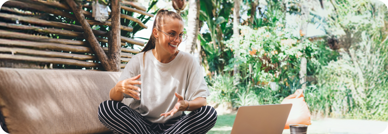 Zdjęcie kobiety prowadzącej wideokonferencje