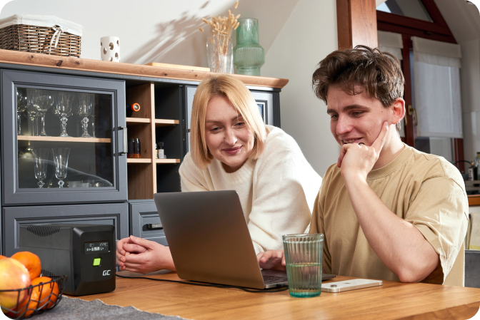 Зображення з фотосесії, що демонструє продукт UPS PowerProof