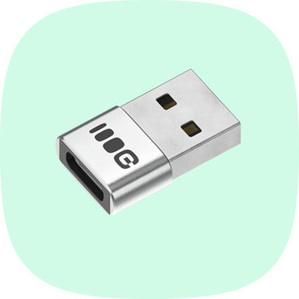 Η φωτογραφία απεικονίζει τον προσαρμογέα GreenCell USB-A σε USB-C