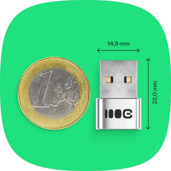 Zdjęcie prezentujące wielkość adaptera GCAC1 w por&oacute;wnaniu z monetą