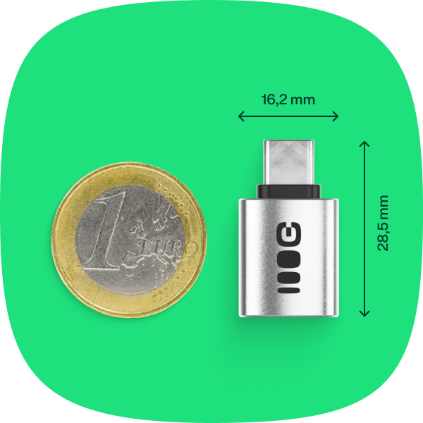 Das Bild zeigt die Gr&ouml;&szlig;e des Adapters GCCA1 im Vergleich zu einer M&uuml;nze