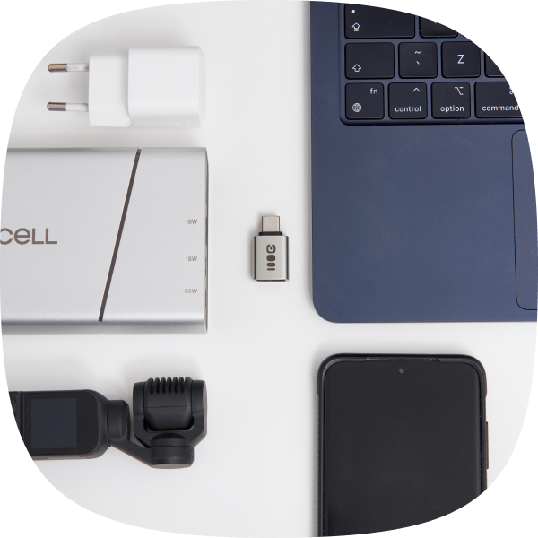 Das Bild zeigt den Adapter GCCA1 zusammen mit Ger&auml;ten, mit denen er verwendet werden kann